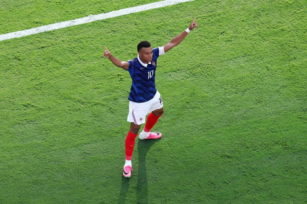 فرانسه 3-0 سوئد؛ دو تا دو تا میزنم، ژنرال دوگُل!