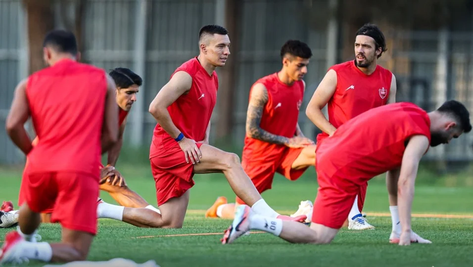 پشت پرده غیبت ستاره پرسپولیس؛ دوراهی ماندن یا جدایی