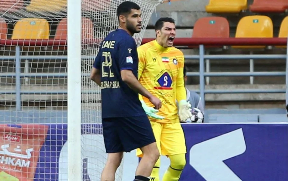 ابهام در انتقال محمدرضا اخباری به پرسپولیس؛ گل گهر و تراکتور در کمین!