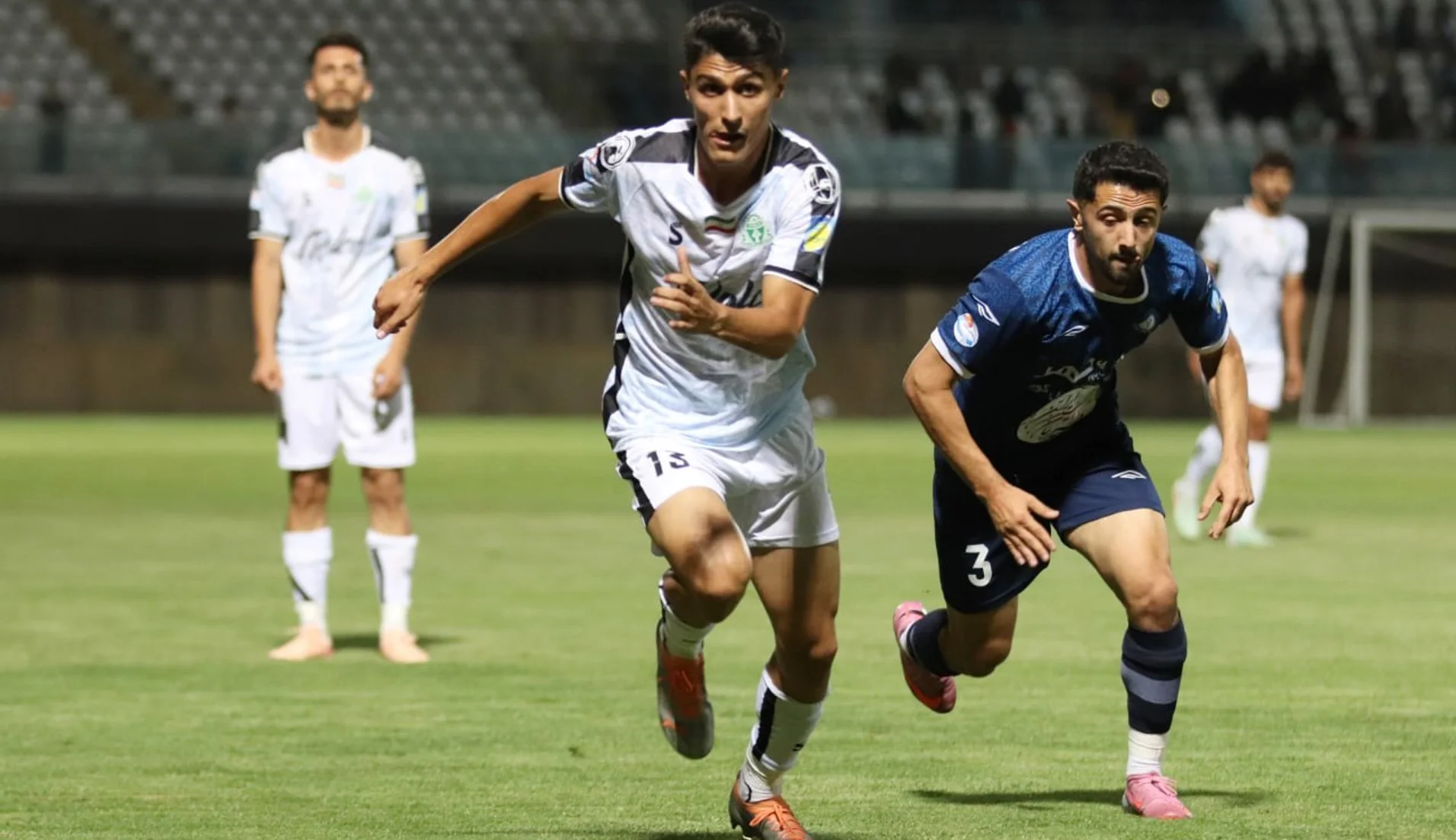 مهدی تارتار علاقمند به جذب مهدی مهدوی برای دفاع راست پرسپولیس