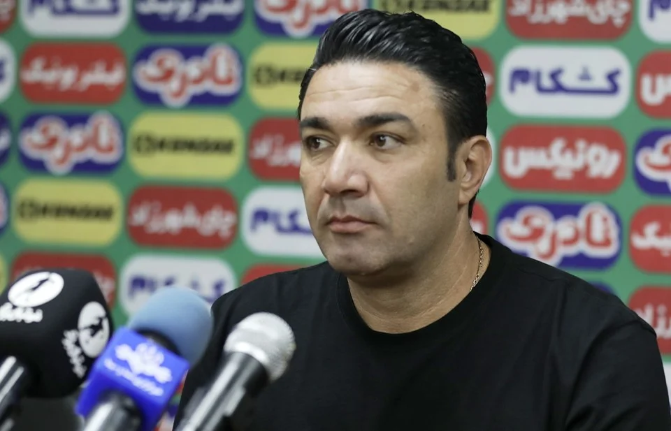 جواد نکونام: حسین زاده و مغانلو بخاطر خطاهای وحشتناک حریف مصدوم شدند؛ وینگر نداشتم و اسماعیلی فر را گذاشتم