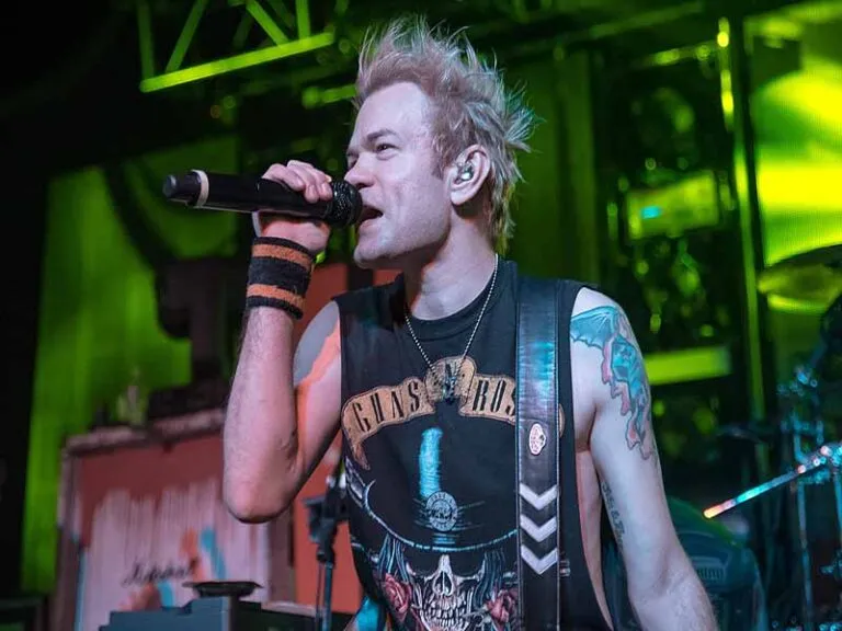 دانلود آهنگ خارجی Out For BloodAirbag از Sum 41