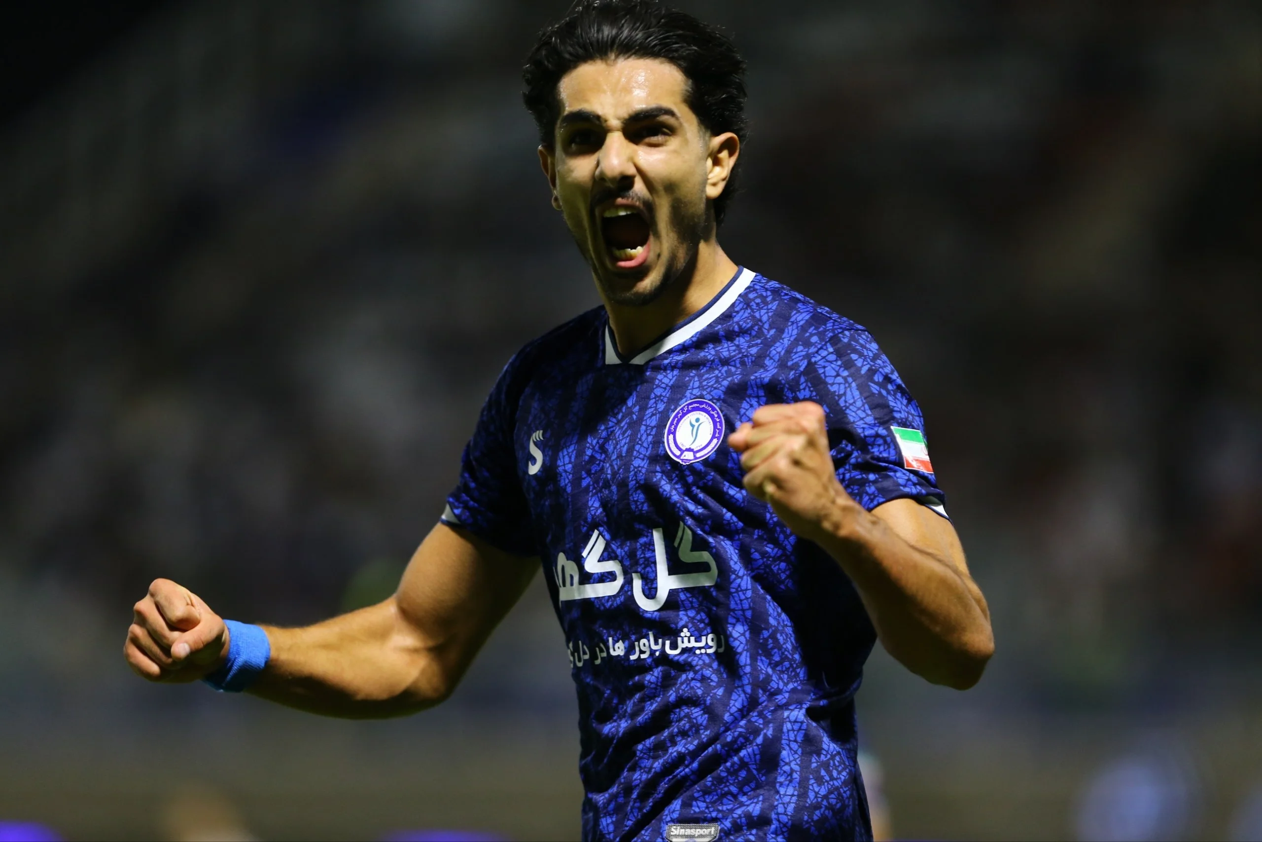 گل گهر 3-0 استقلال خوزستان؛ تاجگذاری سرمهایپوشان کویر در سیرجان؛ آبیهای جنوب سه بار زانو زدند