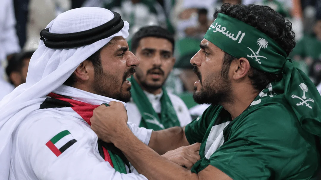 حاشیههای بازی عربستان و امارات؛ از درگیری بازیکنان تا گزارش برخورد مأموران با تماشاگران