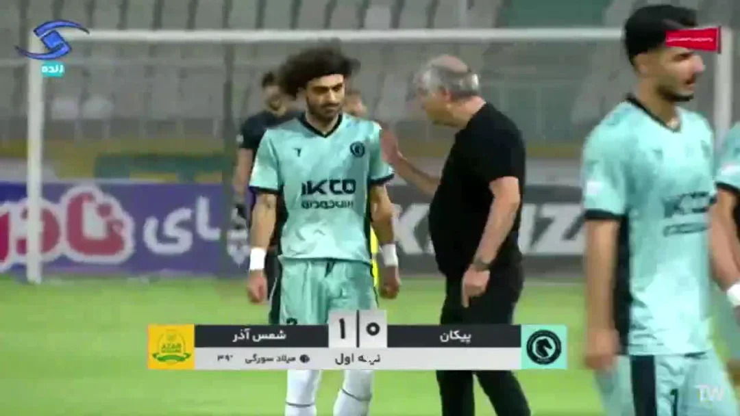ساکت الهامی دوباره خبرساز شد؛ سیلی سرمربی پیکان به حجت احمدی در بازی با شمسآذر