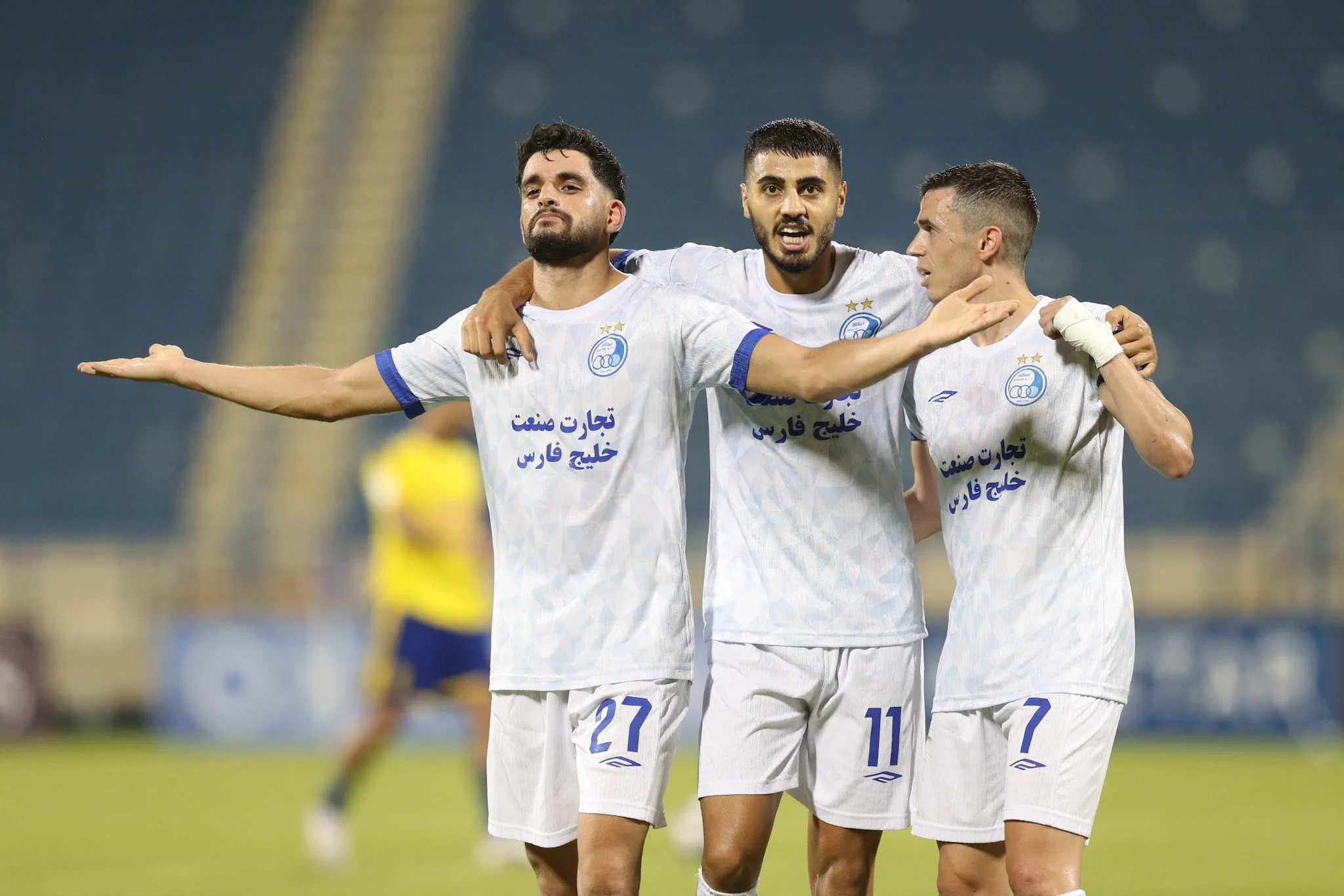 الغرافه 1-2 استقلال؛ تاجگذاری شیرهای آبی در قطر؛ برد شیرین با جادوی آسانی و گودرزی