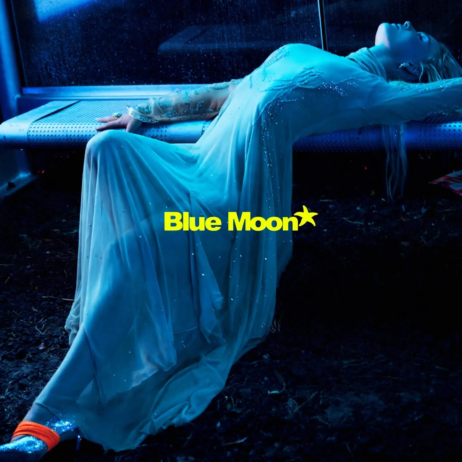 دانلود آهنگ Zara Larsson – Blue Moon