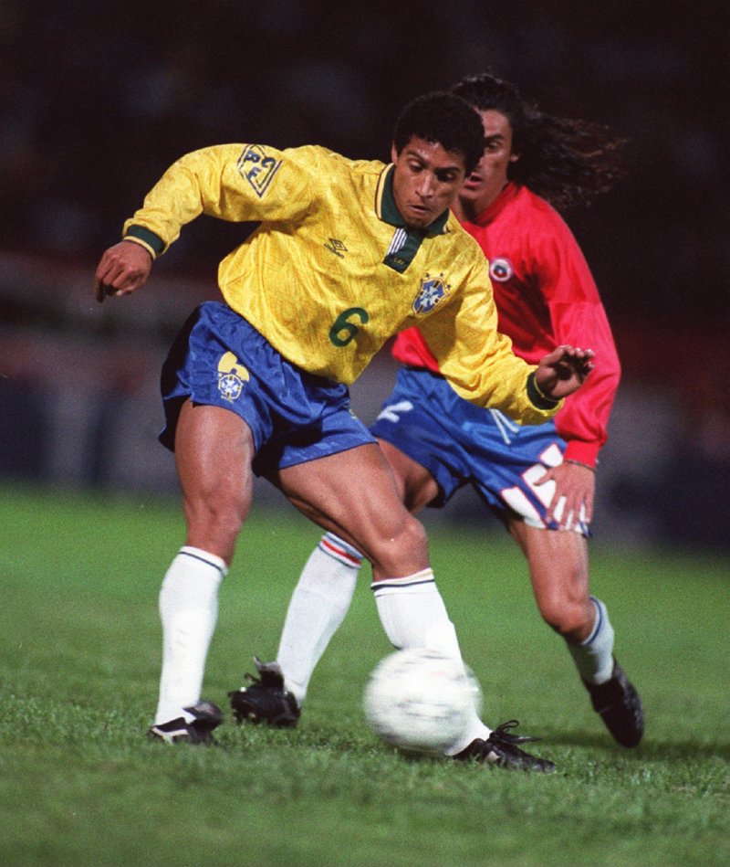 روبرتو کارلوس در اولین دیدارش برای تیم ملی برزیل 1993 - Roberto Carlos makes one of his first appearances for Brazil, 1993