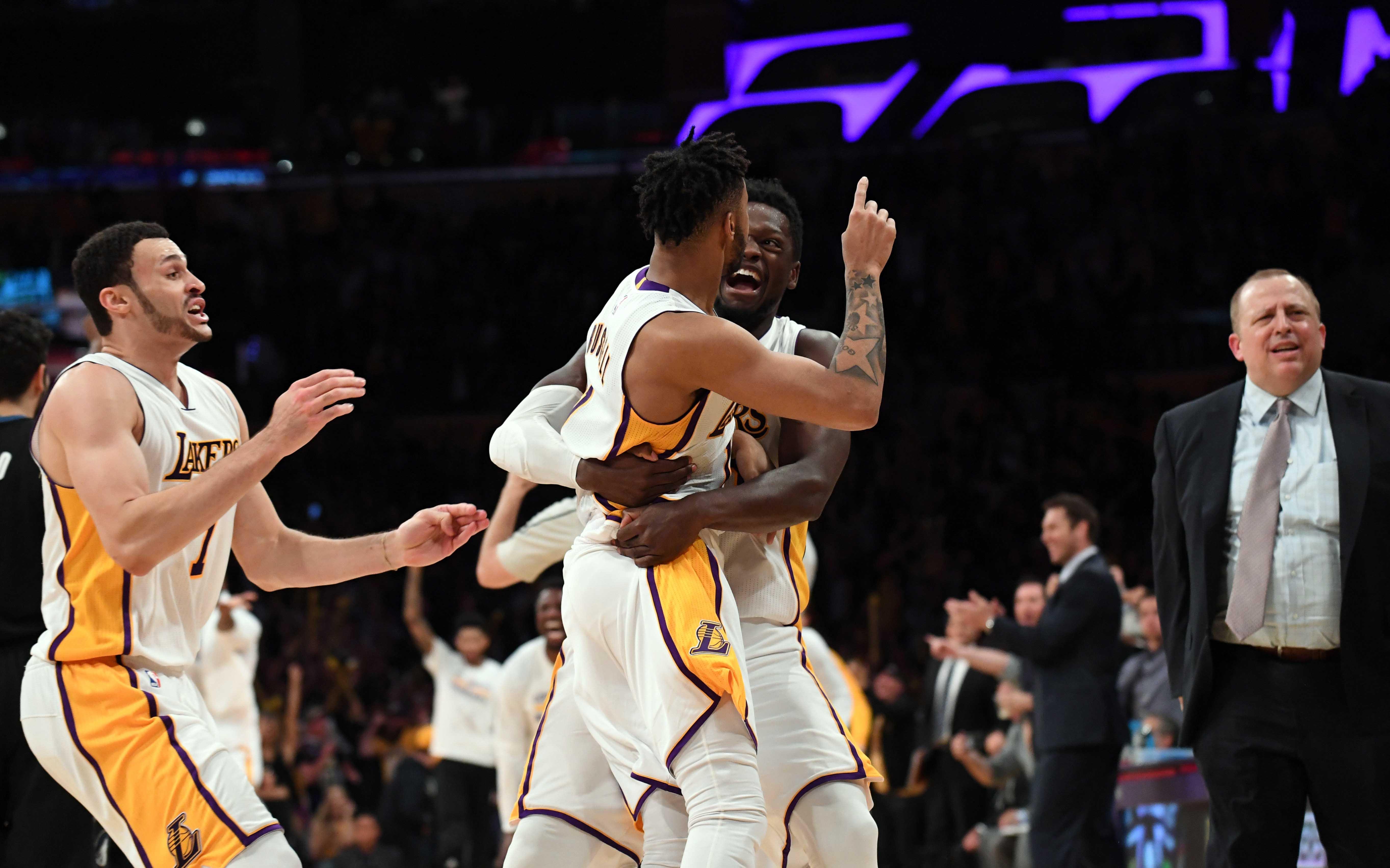 بسکتبال NBA - لس آنجلس لیکرز - مینسوتا تیمبرولوز