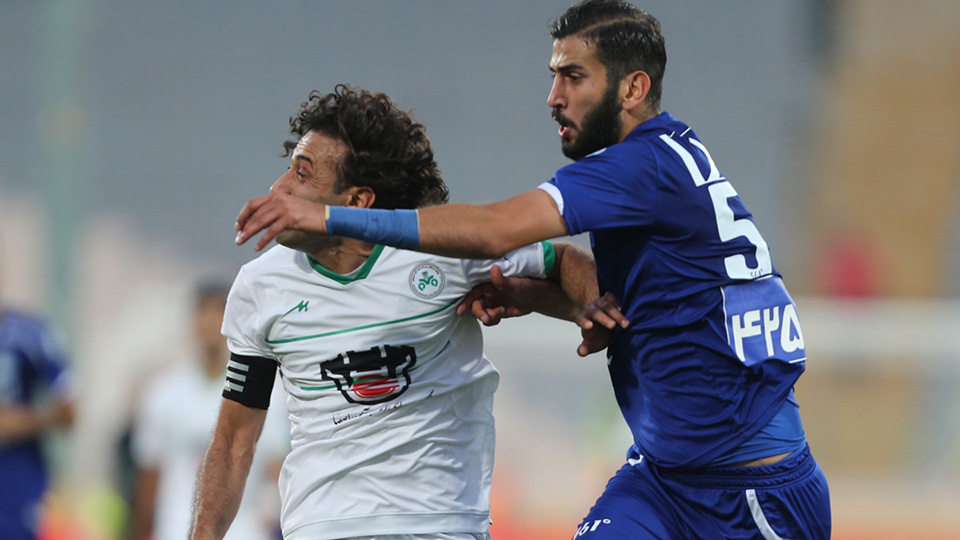 مدافع استقلال ازدواج کرد