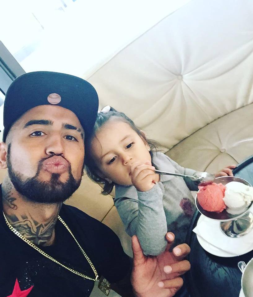 "kingArturo" از تعطیلات نهایت استفاده رو برده و چنتا عکس، پست گذاشته...