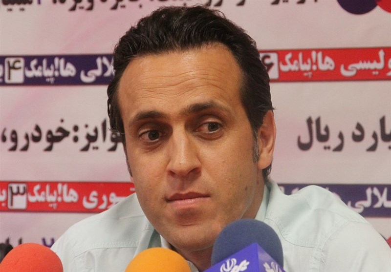 سرمربی نفت طلاییه-نشست خبری علی کریمی-پیشکسوت فوتبال