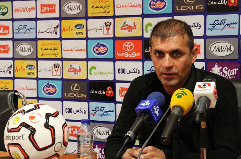 سرمربی سپاهان-سرمربی سپاهان در نشست خبری-عبدالله ویسی در نشست خبری