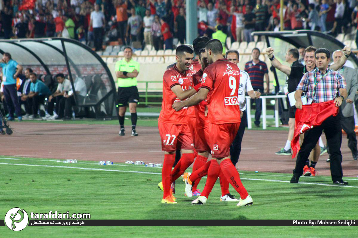 حواشی دیدار پرسپولیس و پرسپولیس قائمشهر؛ حضور خانواده هادی نوروزی در ورزشگاه و نظارت برانکو بر گرم کردن بازیکنان
