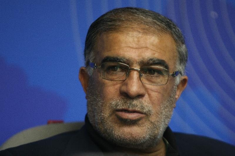 روشن: کرار به درد تیم به هم زدن می خورد، باید او را بیرون کنند؛ تعویض های مظلومی افتضاح بود
