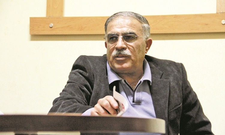 روشن:بزرگی وقتی من را در باشگاه میدید، خوب عرض ادب میکرد؛ او کوچکتر از آن است که من را تهدید کند