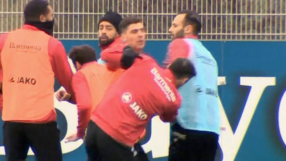 کتک کاری کریم بلعربی و روبرتو هیلبرت در تمرین بایرلورکوزن