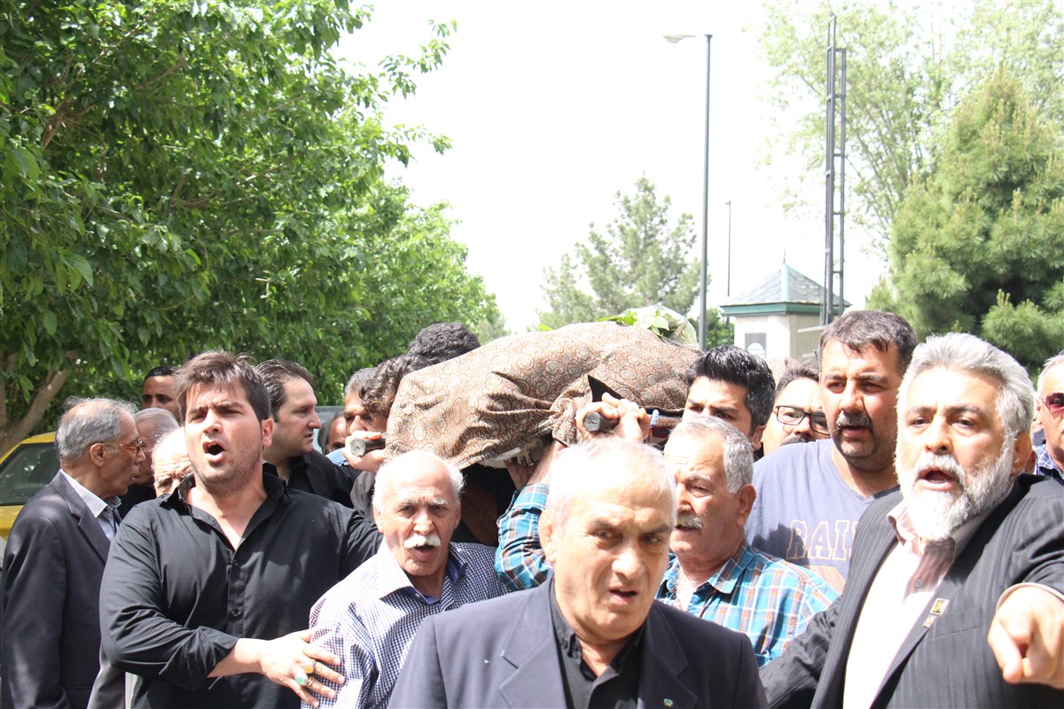 مراسم تشییع پیکر مرحوم ناصر گیوه چی، پیشکسوت کشتی برگزار شد (عکس)