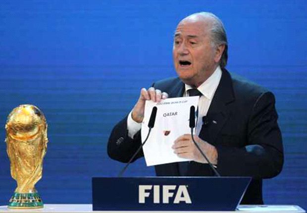 داستان جام جهانی 2022 ادامه دارد؛ اعتراض مدنی هنگ کنگی ها در حضور سپ بلاتر به مرگ 1200 کارگر در قطر