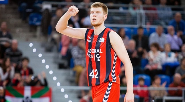 بسکتبال NBA؛ اسپرز به دنبال جذب دیویس برتانز