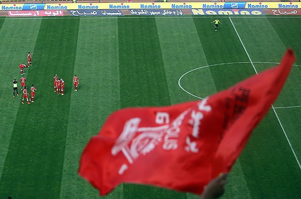 پرچم پرسپولیس بر بام ایران به اهتزاز در آمد