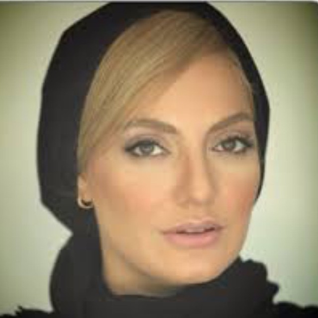 تبریک علی کریمی به خانم بازیگر