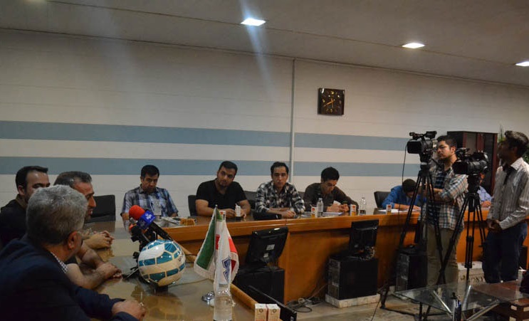 نشست خبری بازی گسترش فولاد و پیکان در روز بازی برگزار می شود!