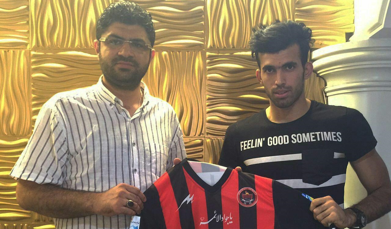 دروازه بان پرسپولیس به تیم مشهد پیوست
