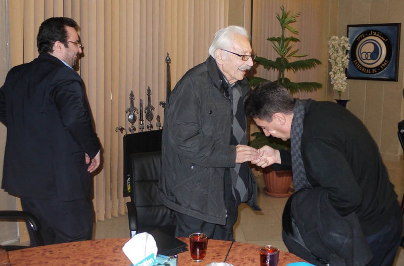 جمشید مشایخی برای دلجویی از مسی به بارسلون می رود