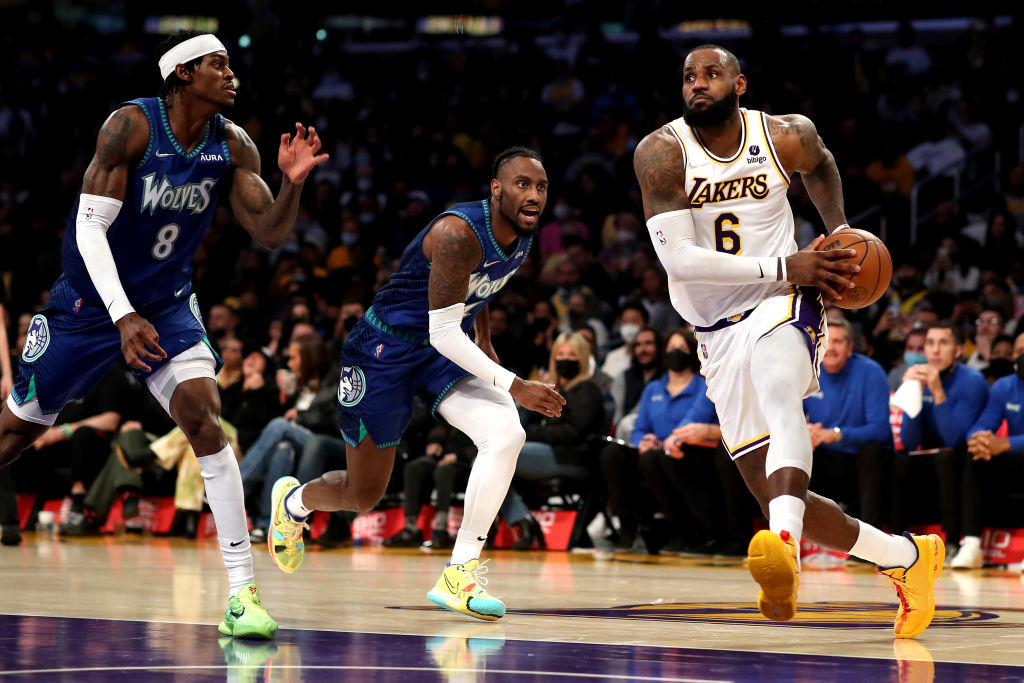 فصل عادی NBA | لیکرز برد؛ پیروزی بوستون در روز 50 امتیازی جیلن براون