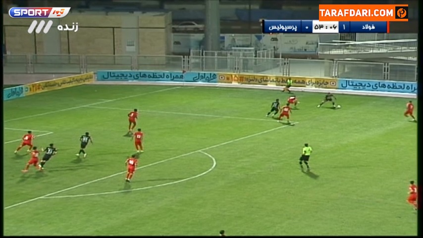 موقعیت خطرناک مهدی عبدی روی دروازه فولاد که توپ با اختلاف کمی به بیرون رفت (فولاد 1-0 پرسپولیس)