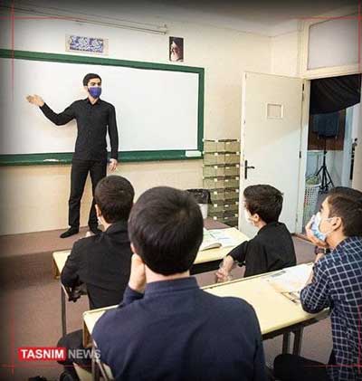 دانش آموزان در مدارس زبان فرانسوی و آلمانی میخوانند?