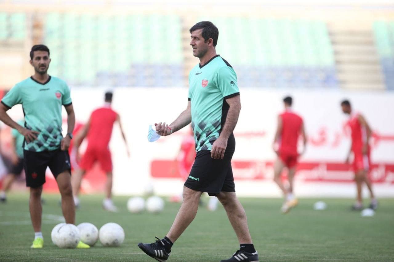 کریم باقری: با عزیزی خادم حرف زدم، گفت به پرسپولیس کمک می کنیم