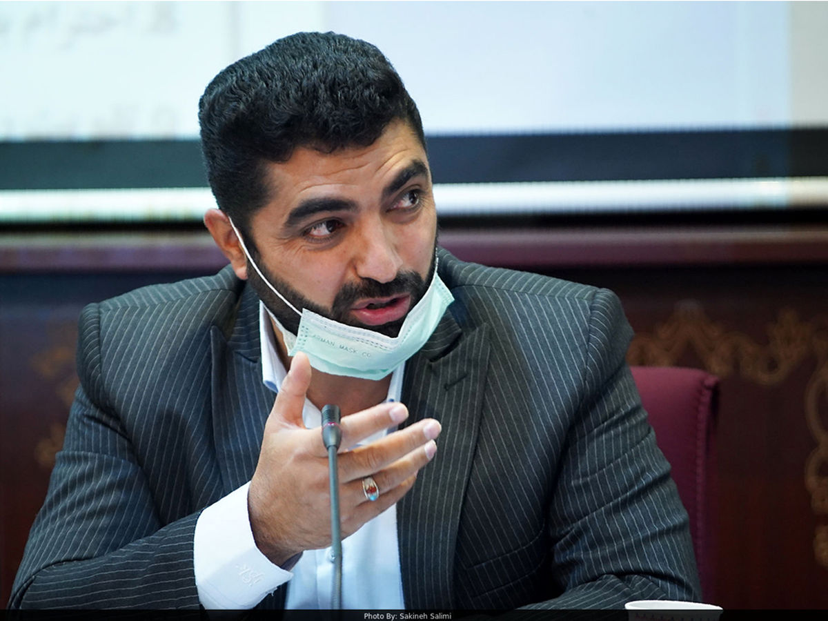 احمد راستینه: عزیزی خادم سواد حقوقی اش را بیشتر کند