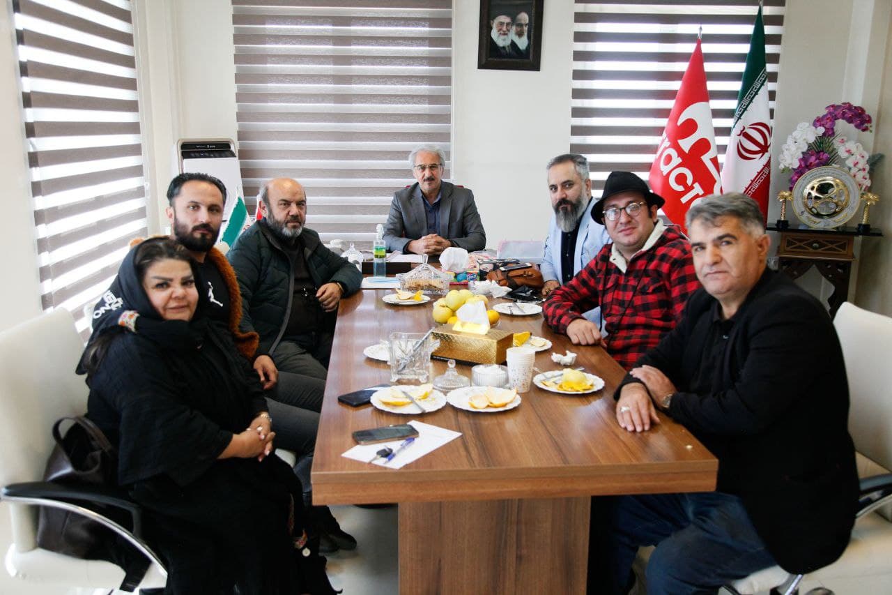 جلسه هنرمندان آذربایجان شرقی با جمشید نظمی