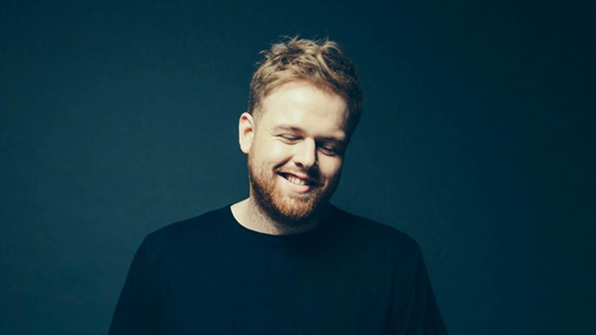دانلود آهنگ tom walker leave a light on
