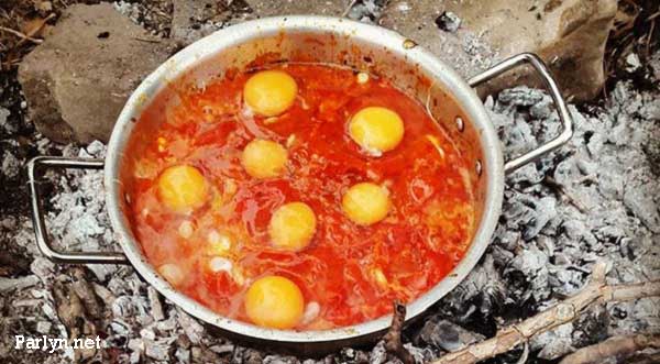 ناهار میخوام املت درست کنم ???? اولش میخواستم زنگ بزنم یک پرس برنج با کره و میکس کوبیده و جوجه کباب بخورم ! و بعدش به باشگاه بدنسازی برم و تمرینات ورزشی ام رو انجام بدم