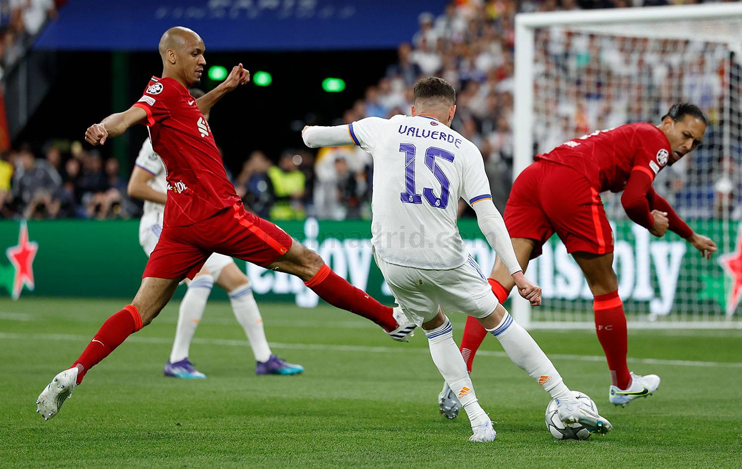 این رفیقمون حالش چطوره ؟!!!! فندایک بهترین مدافع تاریخ ......:))).. anfield ⭐ van Dijk⭐
