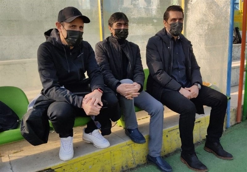 ناصر محمدخانی: عزیزی خادم نباید اجازه می داد پرسپولیس و استقلال از آسیا حذف شوند