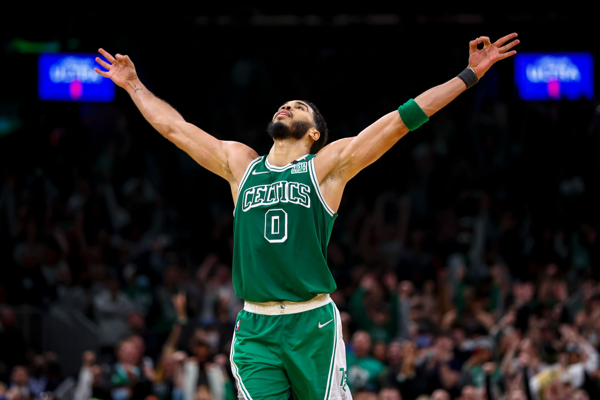 فصل عادی NBA | پیروزی بزرگ بوستون با 54 امتیاز تیتم؛ میلواکی از سانز گذشت