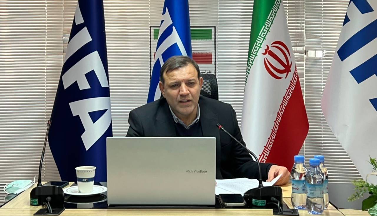 عزیزی خادم به کمیته اخلاق شکایت کرد