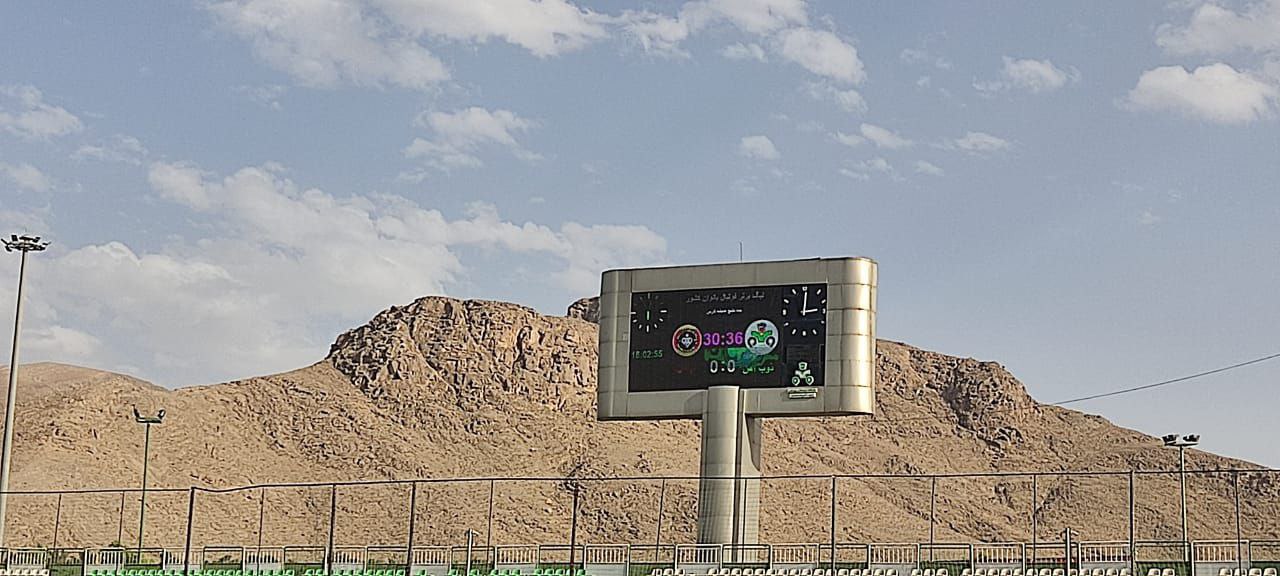 دربی بانوان اصفهان در طرفداری / صحنه هایی از بازی جذاب دختران ذوب آهن و سپاهان + فیلم