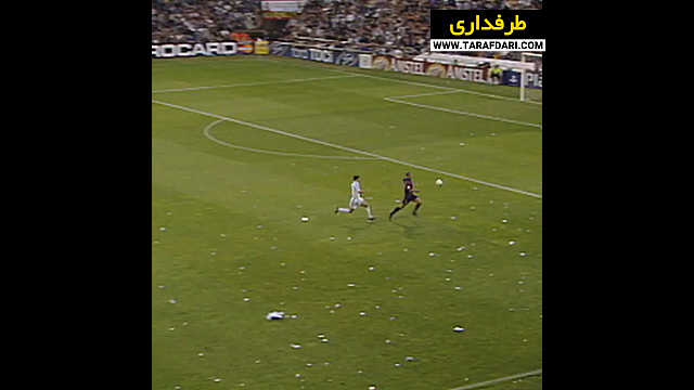 پلی به گذشته - صعود رئال مادرید به فینال لیگ قهرمانان اروپا در شب تساوی 1-1 مقابل بارسلونا (2002/5/1) / فیلم