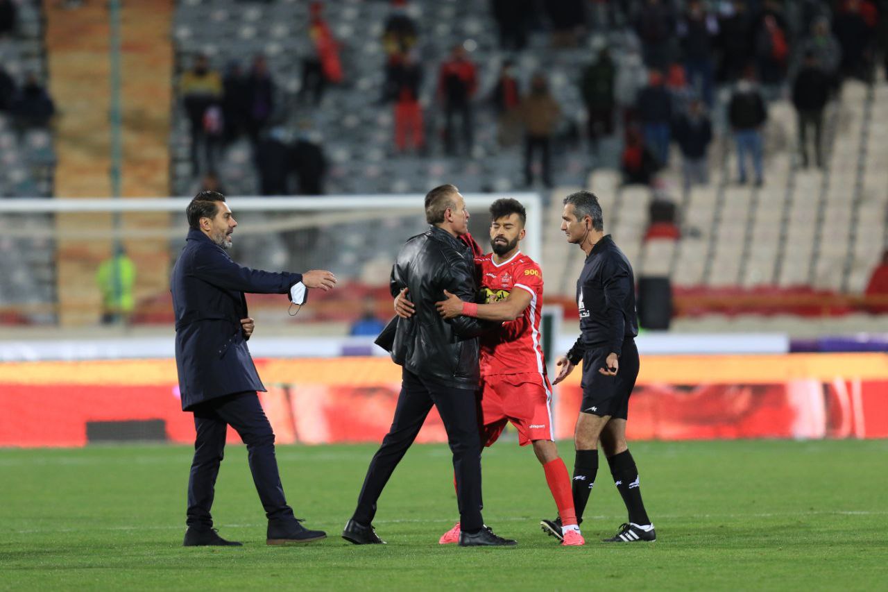 اخبار ضد و نقیض در مورد امکان محرومیت سرمربی پرسپولیس