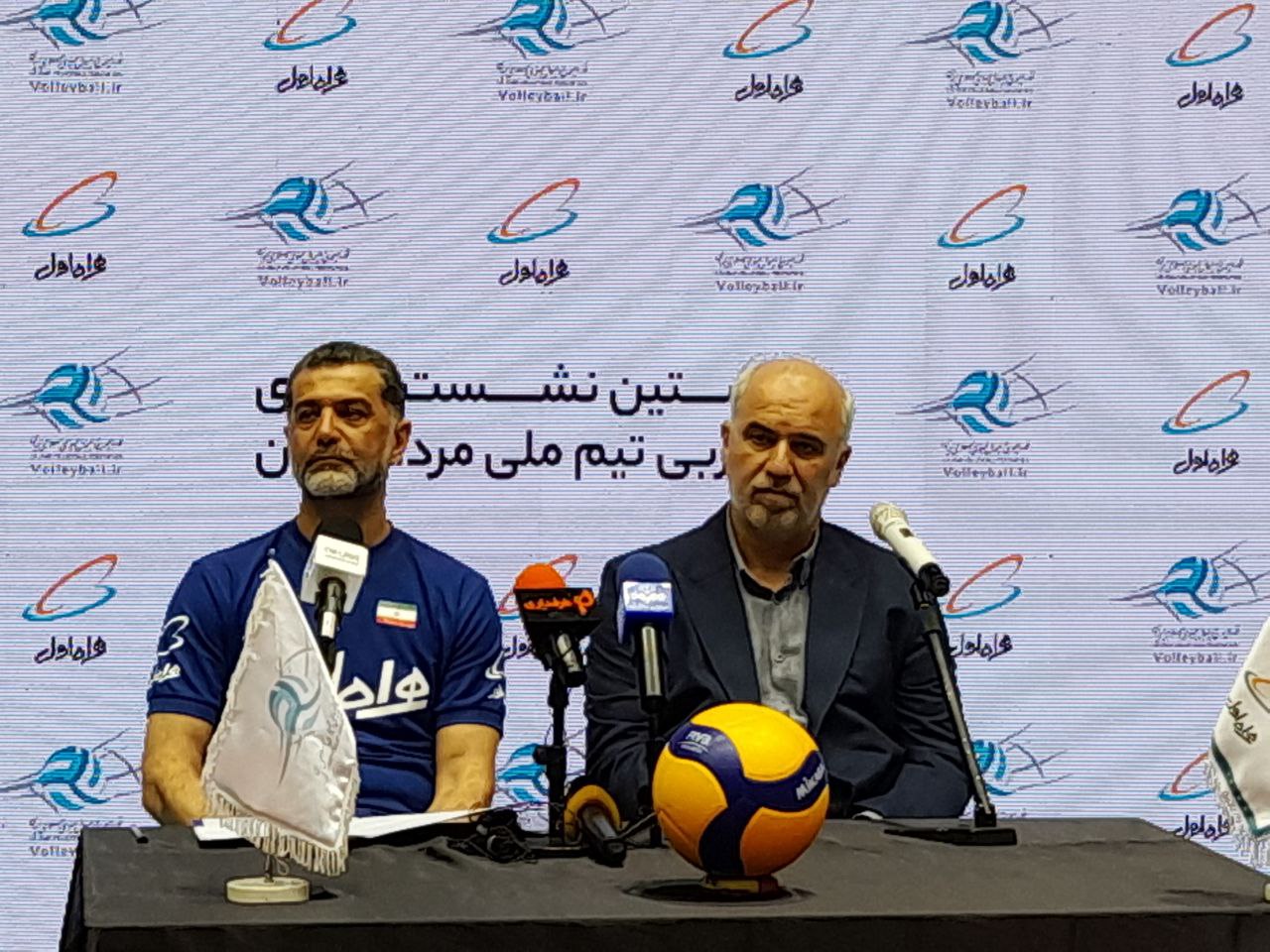 مربیان تیم ملی والیبال معرفی شدند/ دستیار آلکنو کنار عطایی