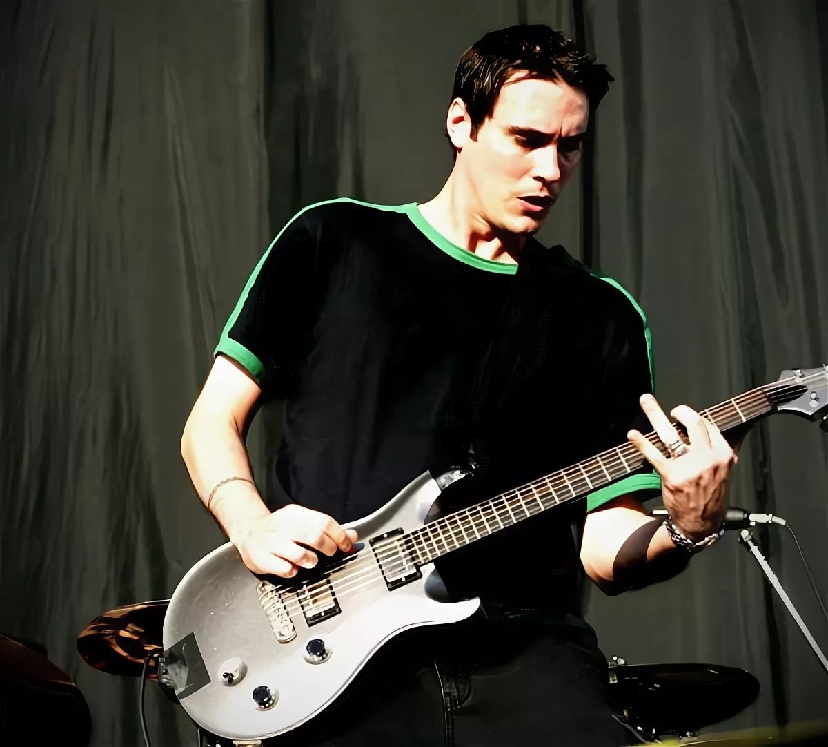 دانلود آهنگ Who Wants To Live Forever از Breaking Benjamin