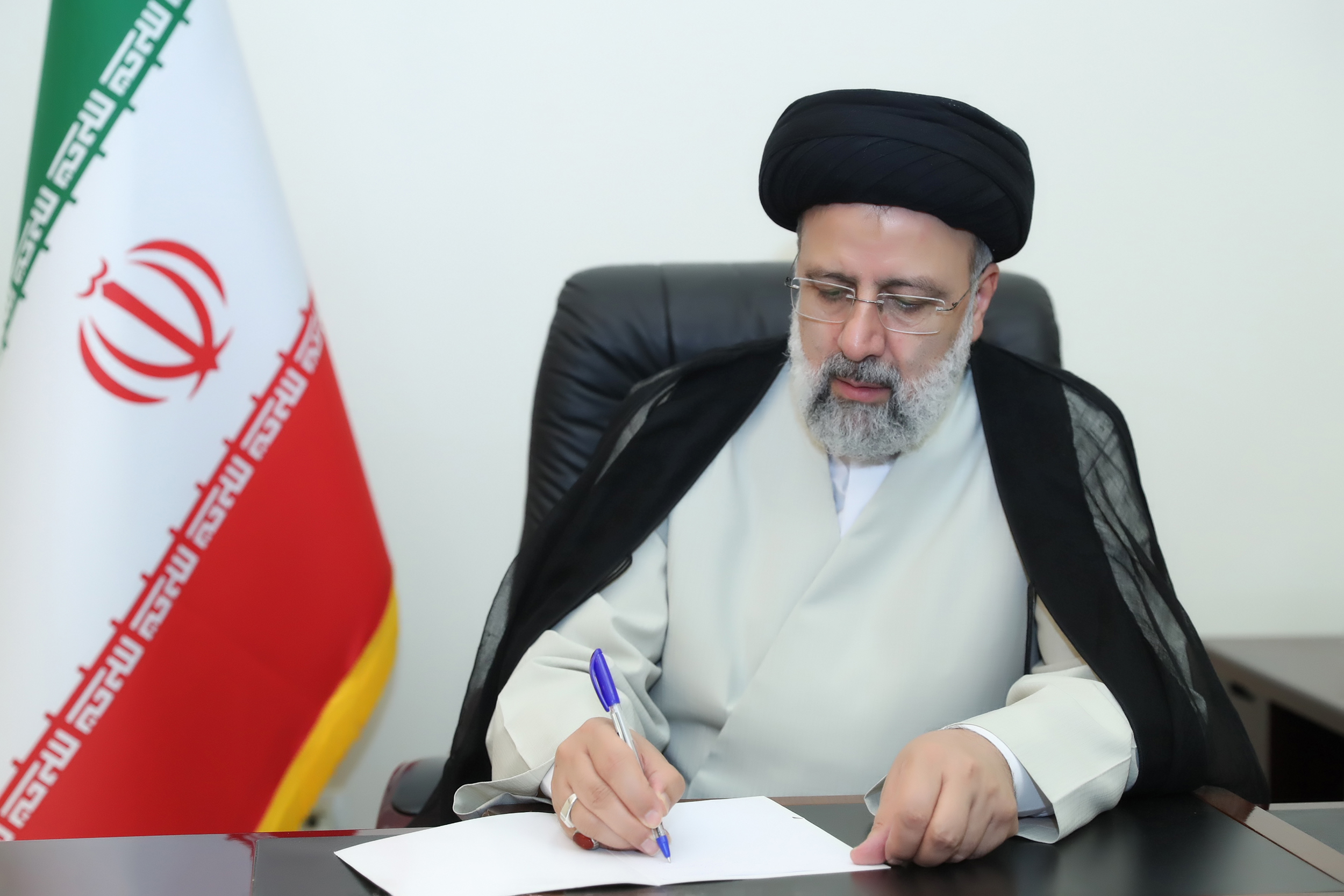 پیام تبریک رئیس جمهور برای قهرمانی تیم کشتی آزاد جوانان در جهانی صوفیه
