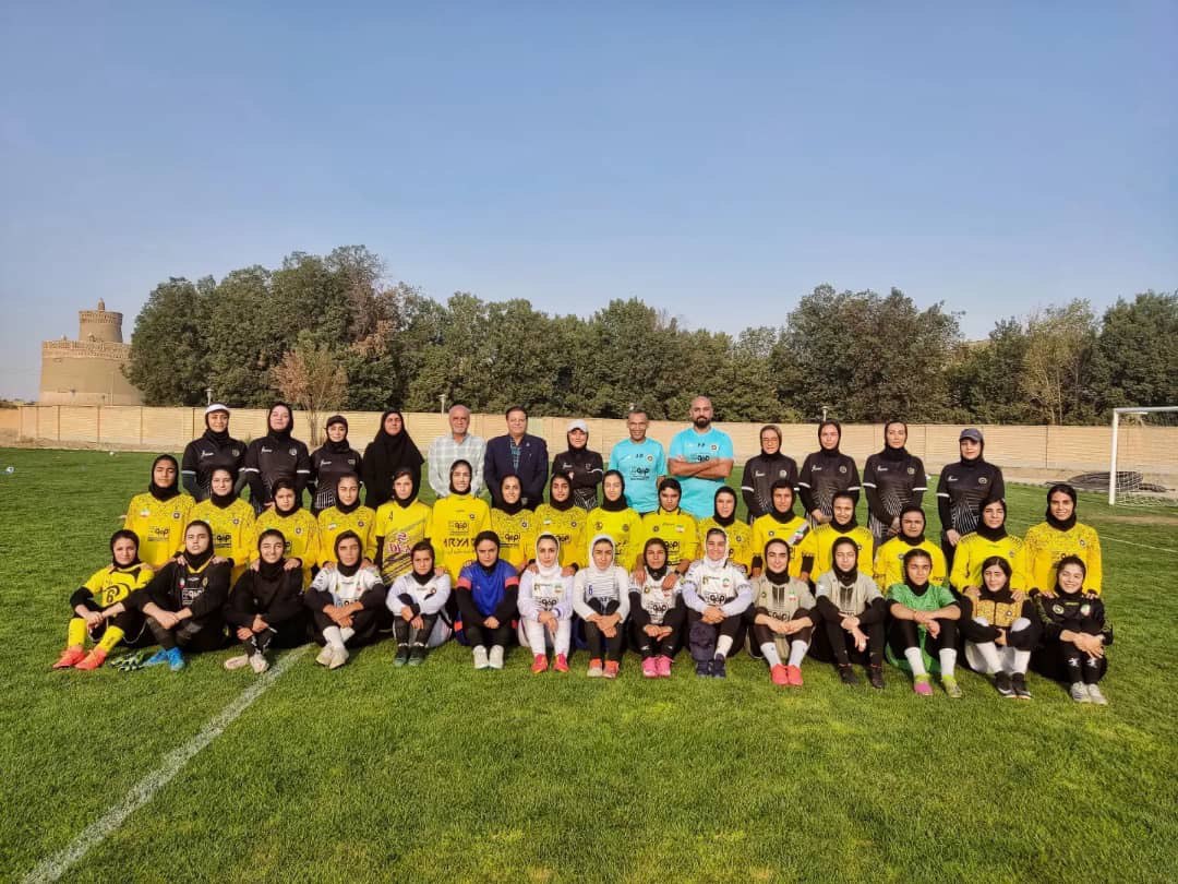 حضور محمدرضا ساکت و ژوزه مورایس در تمرینات تیم فوتبال بانوان فولاد مبارکه سپاهان