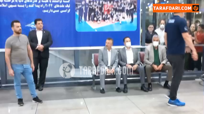 حضور محمدرضا داورزنی و مصطفی کارخانه در فرودگاه امام خمینی جهت استقبال از کاروان تیم ملی والیبال / فیلم