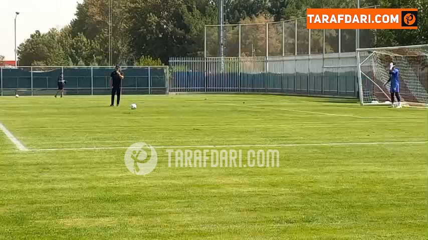 گل رامین رضاییان در فوتبال درون تیمی از روی نقطه پنالتی